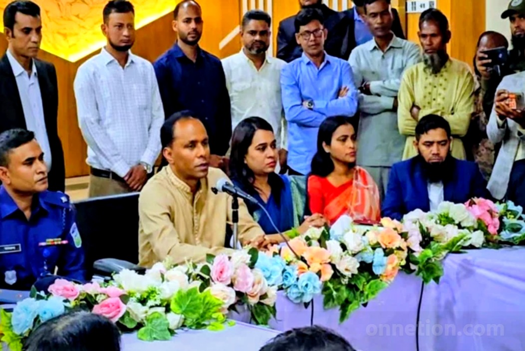 শুক্রবার দুর্গাপুরে কর্মকর্তাদের সঙ্গে মতবিনিময় সভায় ভূমি প্রতিমন্ত্রী ব্যারিস্টার কায়সার কামাল। ছবি: সংগৃহীত। শুক্রবার দুর্গাপুরে কর্মকর্তাদের সঙ্গে মতবিনিময় সভায় ভূমি প্রতিমন্ত্রী ব্যারিস্টার কায়সার কামাল। ছবি: সংগৃহীত।