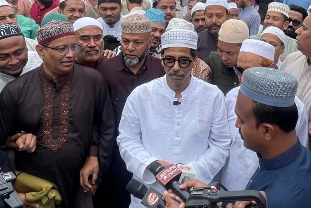 কুমিল্লায় বাস-ট্রেন সংঘর্ষে ১২ প্রাণহানি, রেলক্রসিংয়ে অটোমেটিক গেটের পরিকল্পনা 12 killed in bus-train collision in Comilla, automatic gates planned at railway crossing Onnetion