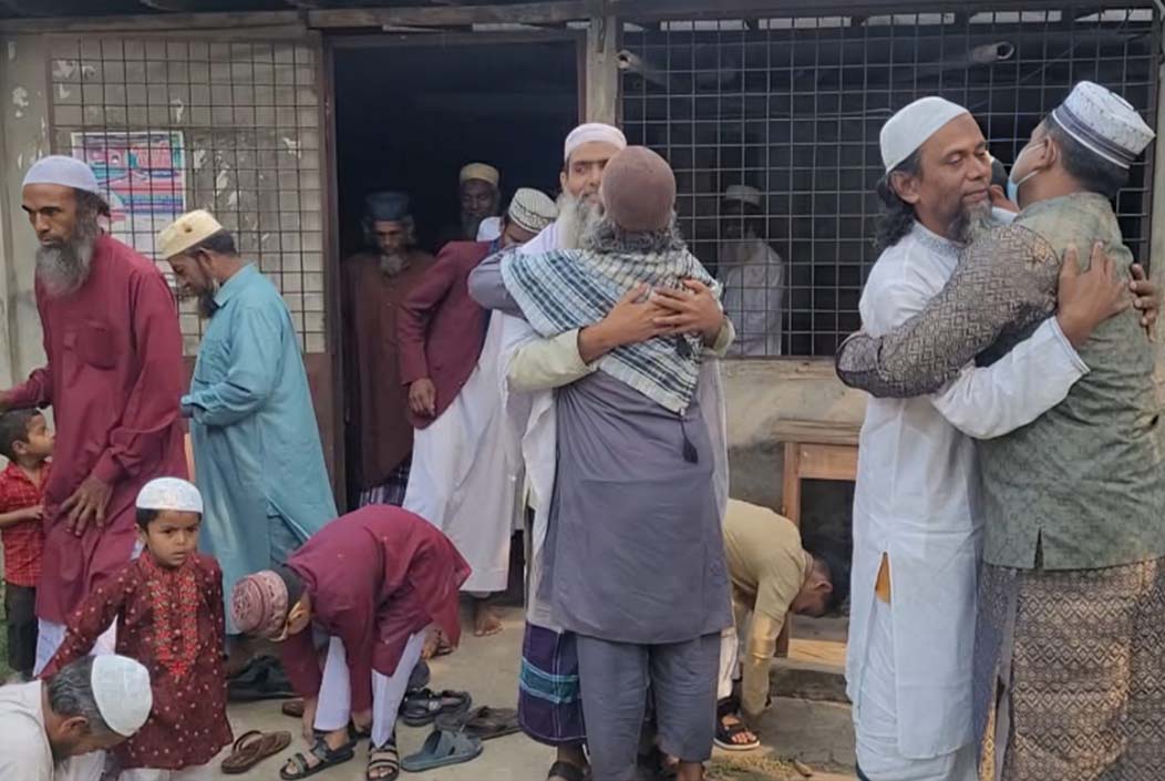 সৌদির সঙ্গে মিল রেখে বগুড়ার তিন স্থানে ঈদের জামাত অনুষ্ঠিত Eid congregations held at three places in Bogra in coordination with Saudi Arabia Onnetion
