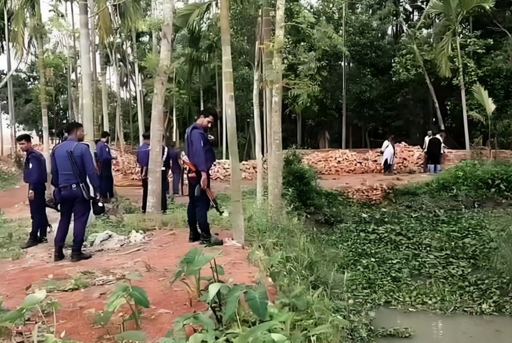 Gopal Chandra Das's body with throat slit recovered from brick kiln in Pirojpur Onnetion