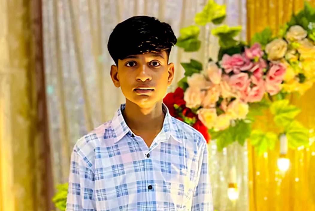 Teenage driver dies after being hit by truck while chasing stolen autorickshaw Onnetion