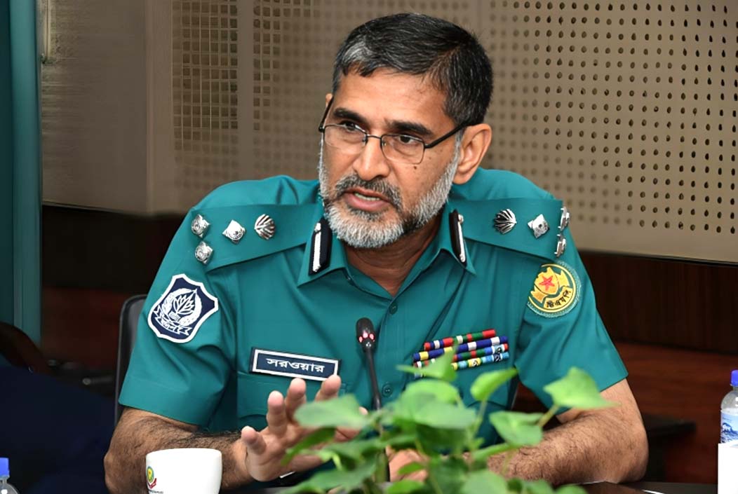 ঈদযাত্রা নির্বিঘ্ন রাখতে আগে-পরে বন্ধ ট্রাক ও কাভার্ড ভ্যান চলাচল: ডিএমপি কমিশনার Truck and covered van movement banned ahead of Eid to ensure smooth Eid journey DMP Commissioner Onnetion