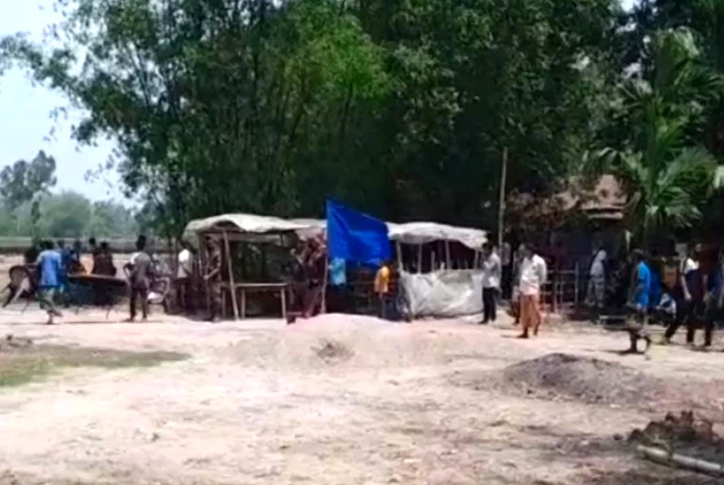 Bangladeshi youth injured in BSF firing at Patgram border ঘসসডটহগস