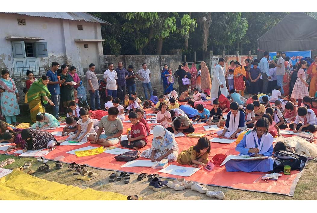 শেরপুরে বিশ্ব সাহিত্য কেন্দ্রের বইমেলায় শিশু-কিশোরদের চিত্রাঙ্কন ও আবৃত্তি Children and teenagers draw and recite at the Biswa Sahitya Kendra book fair in Sherpur Onnetion