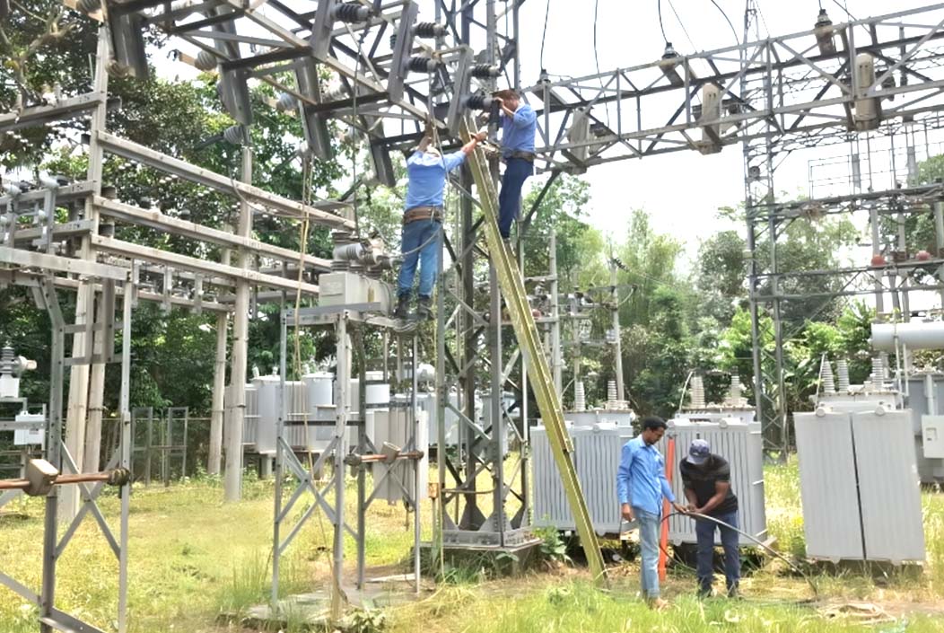 Hostages taken at gunpoint, goods looted at power substation in Narsingdi Onnetion
