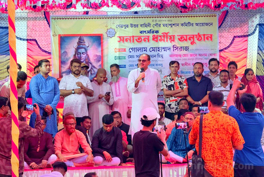 শুক্রবার বিকেল ৫টায় শেরপুরে উত্তর বাহিনী পৌর মহাশ্মশান কমিটির ৩৫তম বাৎসরিক সনাতন ধর্মীয় অনুষ্ঠানে প্রধান অতিথির বক্তব্য রাখেন সংসদ সদস্য গোলাম মোহাম্মদ সিরাজ। ছবি: অন্বেষণ।