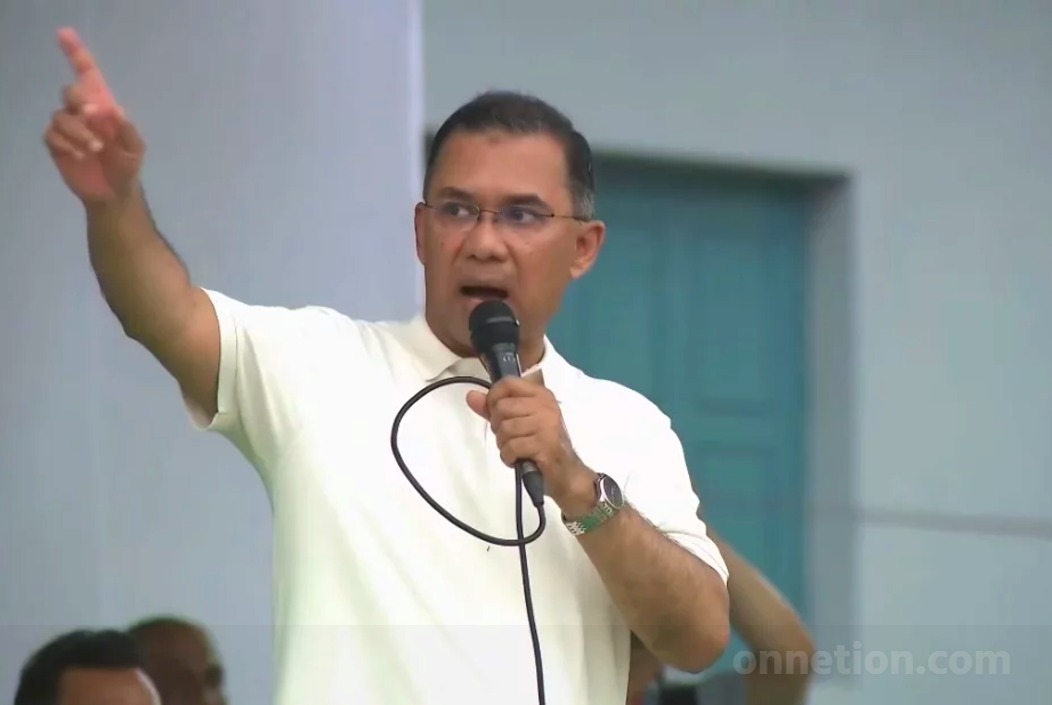 সোমবার বিকেলে যশোর ঈদগাহ মাঠে আয়োজিত বিশাল জনসভায় বক্তব্য রাখছেন প্রধানমন্ত্রী | ছবি: সংগৃহিত