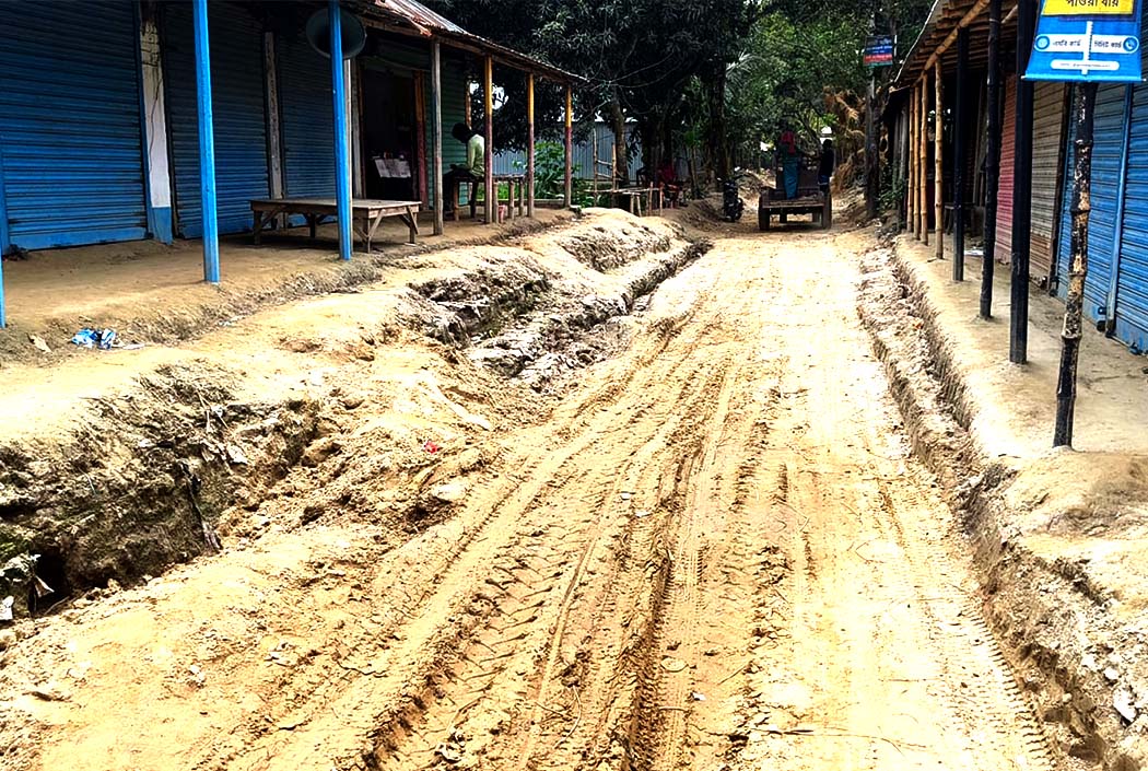 Irregularities in road construction in Sherpur, work halted due to opposition from angry villagers Onnetion