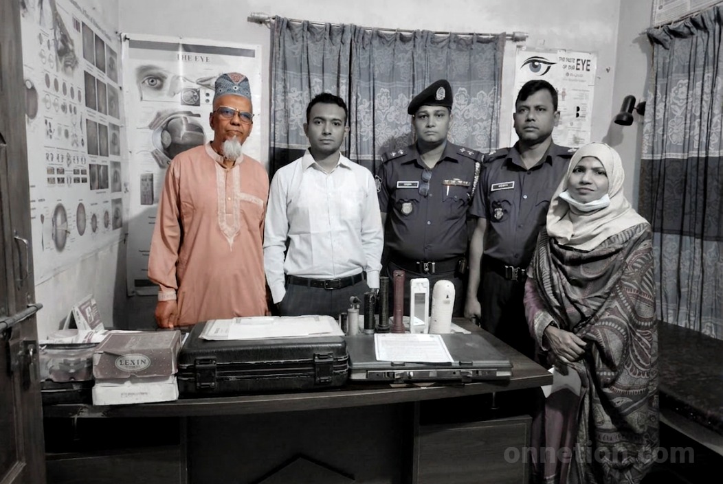 রবিবার দুপুরে চক্ষু বিশেষজ্ঞ সেজে ৩ বছর ধরে রোগীদের সাথে প্রতারণা করায় ১ লক্ষ টাকা জরিমানা গুনলেন ভুয়া চিকিৎসক এম কে এ সাকিদার (বামে)। ছবি: সংগৃহীত।