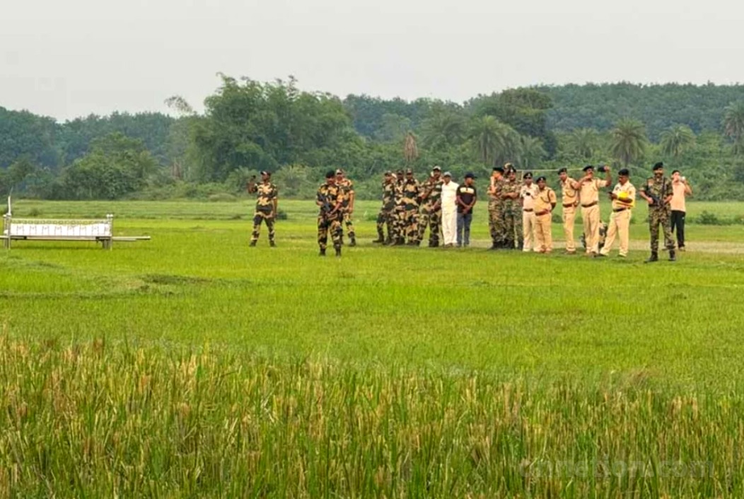 কসবা সীমান্তে বিজিবি ও বিএসএফের ব্যাটালিয়ন কমান্ডার পর্যায়ে পতাকা বৈঠকের মাধ্যমে দুই বাংলাদেশির মরদেহ হস্তান্তর করা হয় | ছবি: সংগৃহিত